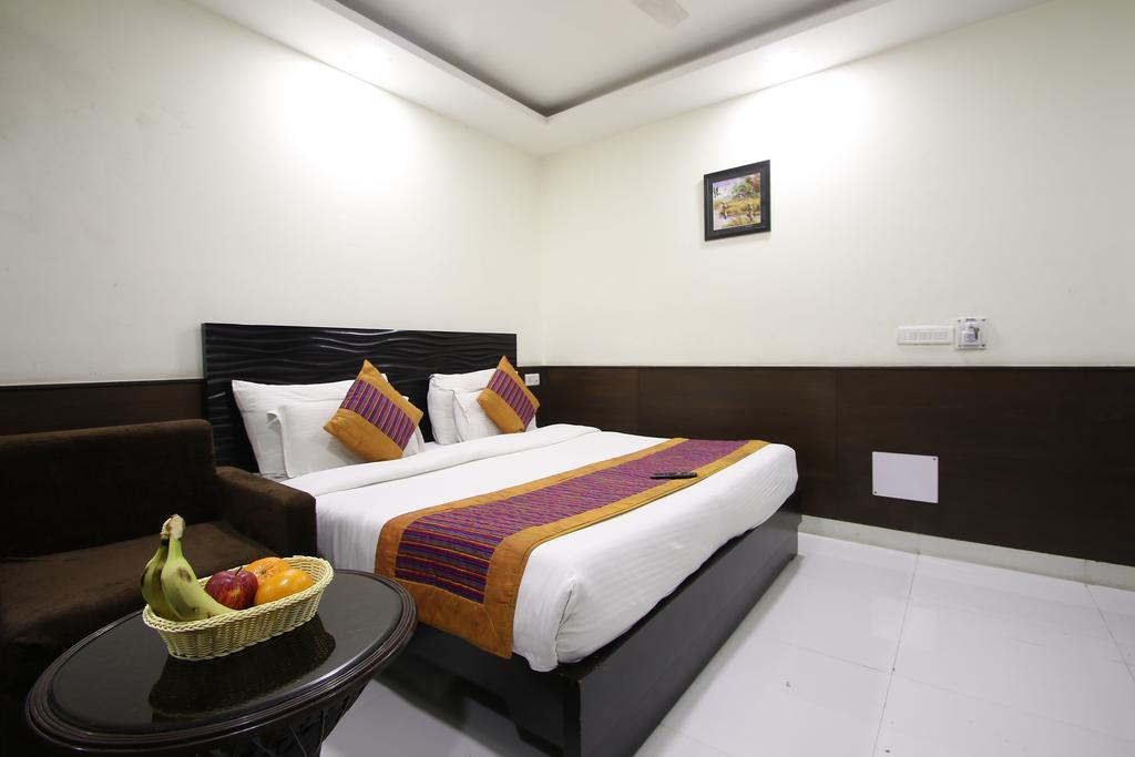 Hotel Hill Palace -Near Karol Bagh Metro Station Дели Экстерьер фото