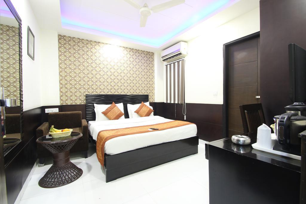 Hotel Hill Palace -Near Karol Bagh Metro Station Дели Экстерьер фото