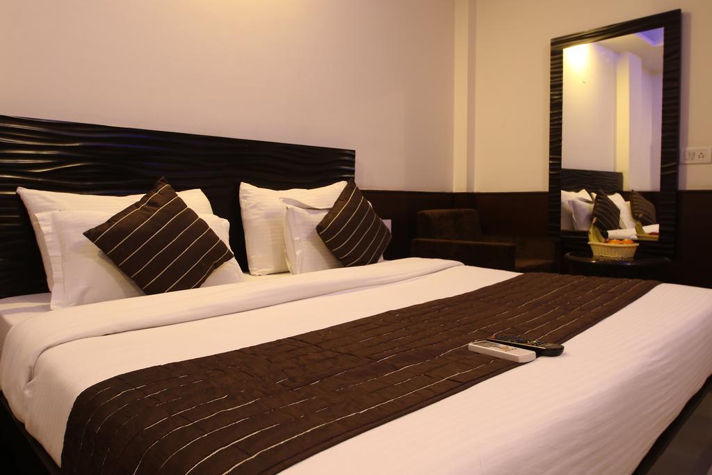 Hotel Hill Palace -Near Karol Bagh Metro Station Дели Экстерьер фото