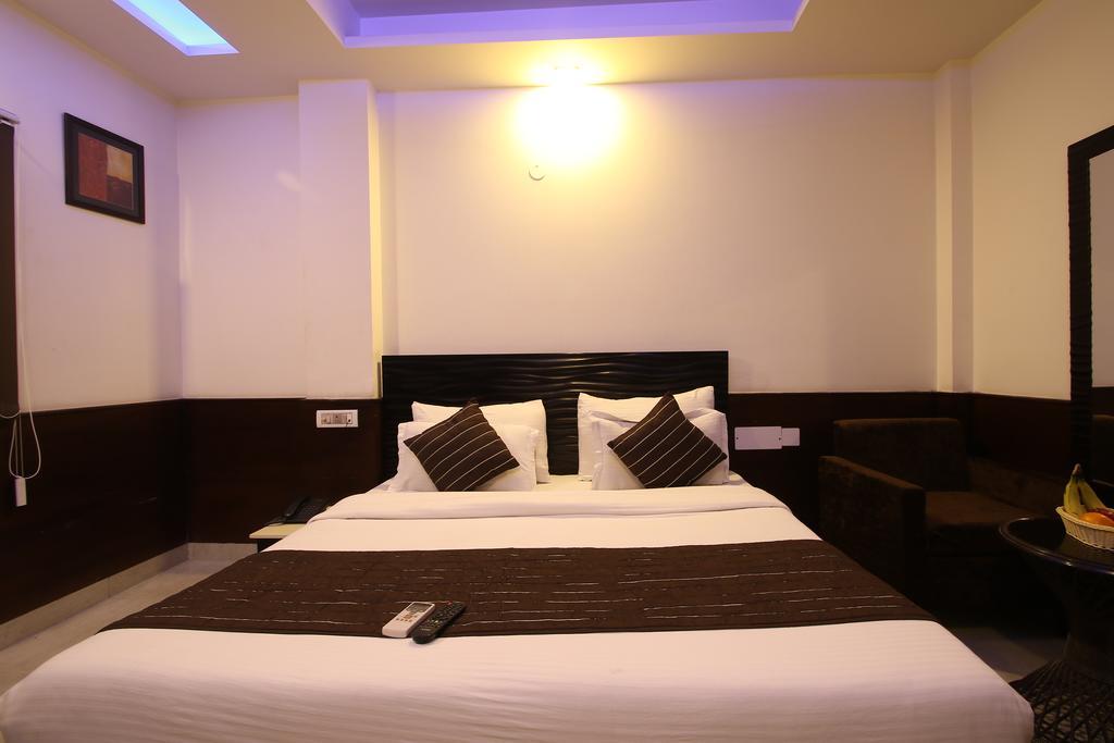 Hotel Hill Palace -Near Karol Bagh Metro Station Дели Экстерьер фото